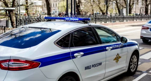 Полиция и скорая в Новосибирске прибыли к торговому центру на Высоцкого