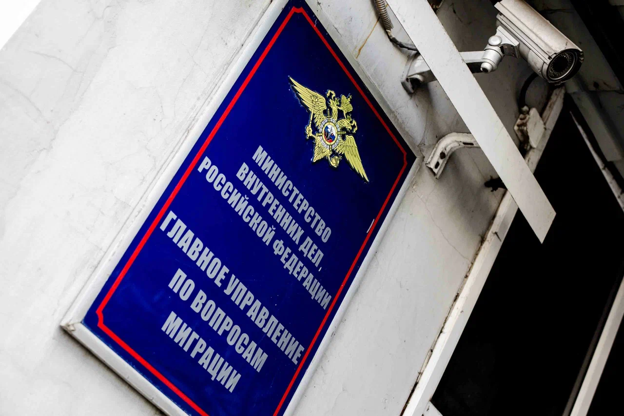 Толпа иностранцев подралась у миграционного центра в Екатеринбурге