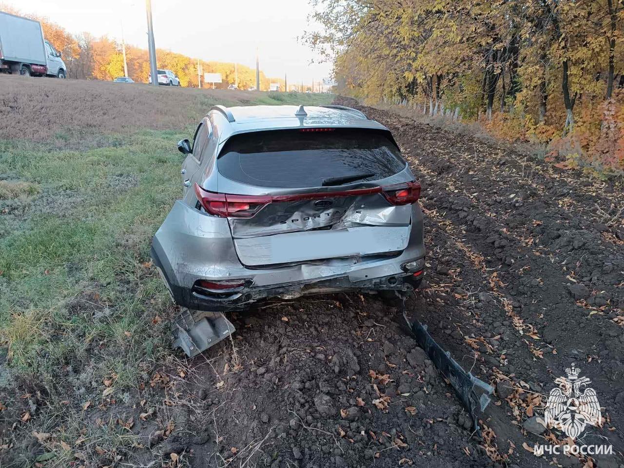 Под Кемеровом иномарка слетела в кювет после жесткого ДТП