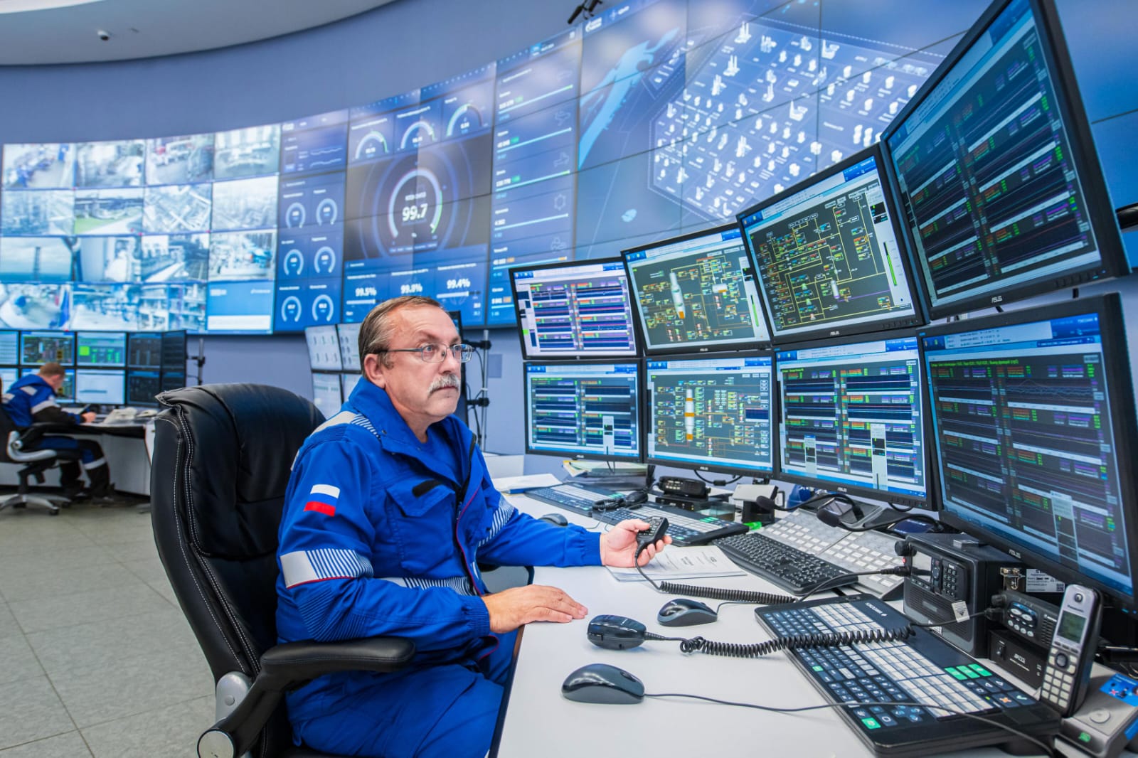 Министр энергетики Сергей Цивилев отметил вклад Омского НПЗ «Газпром нефти» в развитие российской нефтепереработки